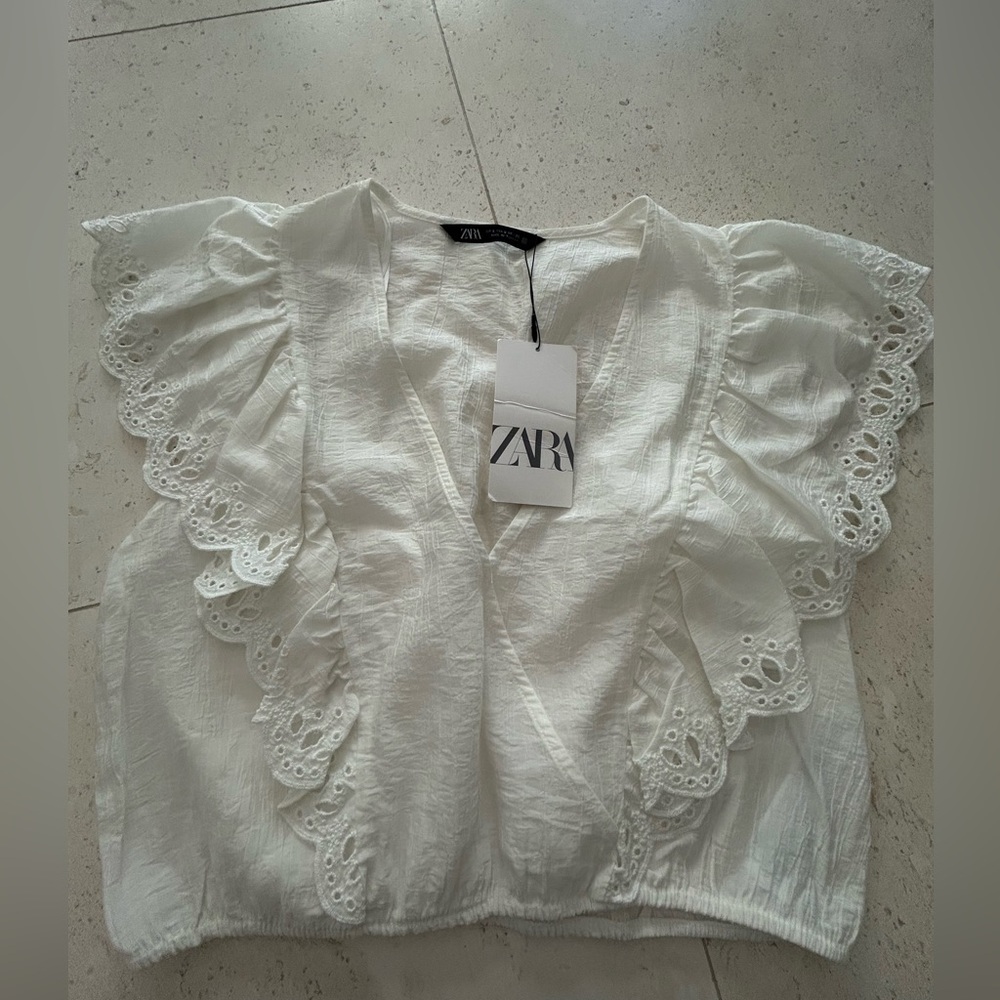 NWT Zara Cream Eyelet Lace Ruffle V-neck Blouse